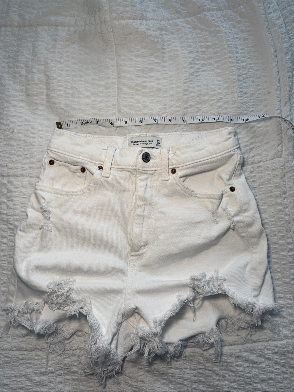 Abercrombie & Fitch Curve Love Mom Short High Rise Size 24 / 00 White Distressed